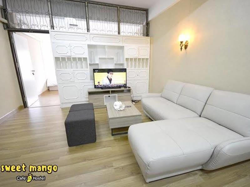 Oyo 743 Sweet Mango Cafe And Hostel チエンマイ エクステリア 写真