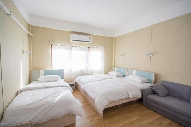 Oyo 743 Sweet Mango Cafe And Hostel チエンマイ エクステリア 写真