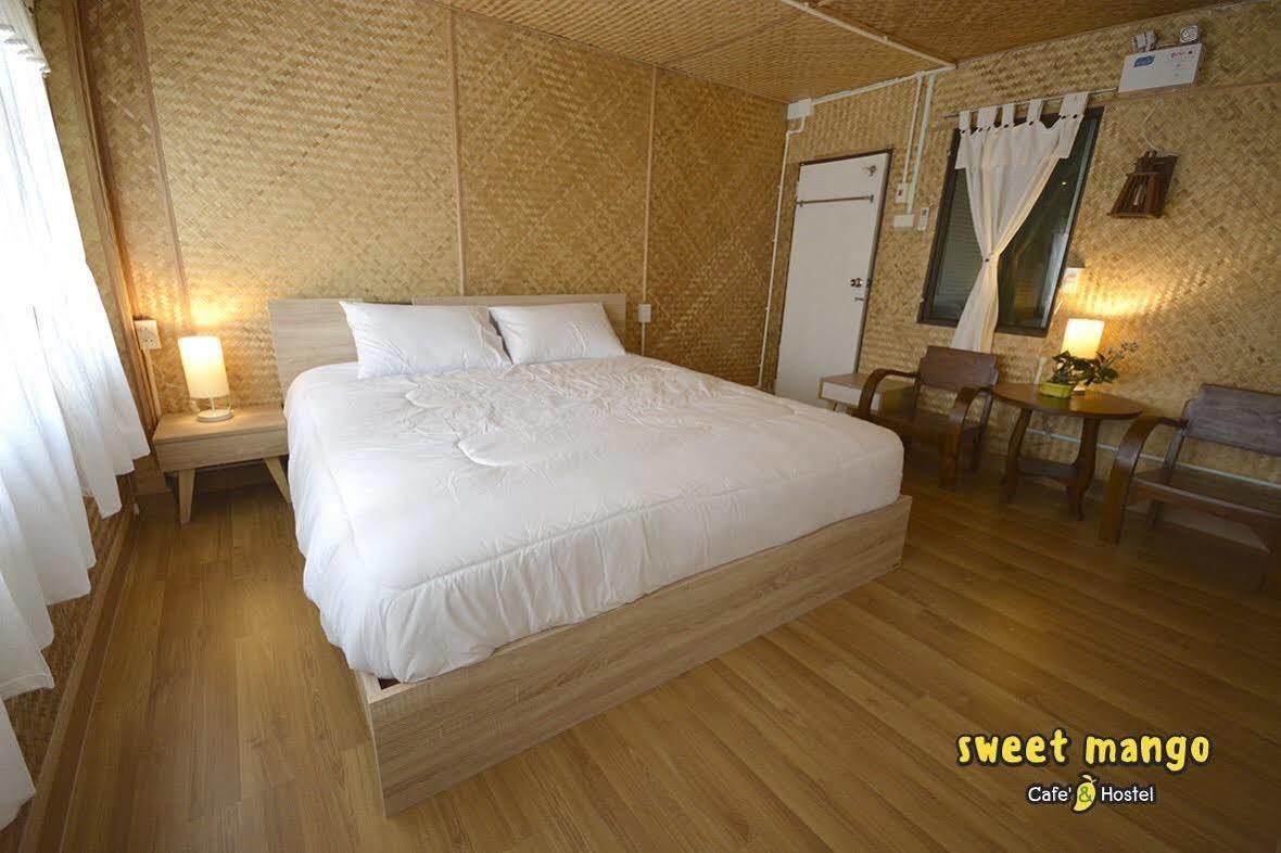 Oyo 743 Sweet Mango Cafe And Hostel チエンマイ エクステリア 写真