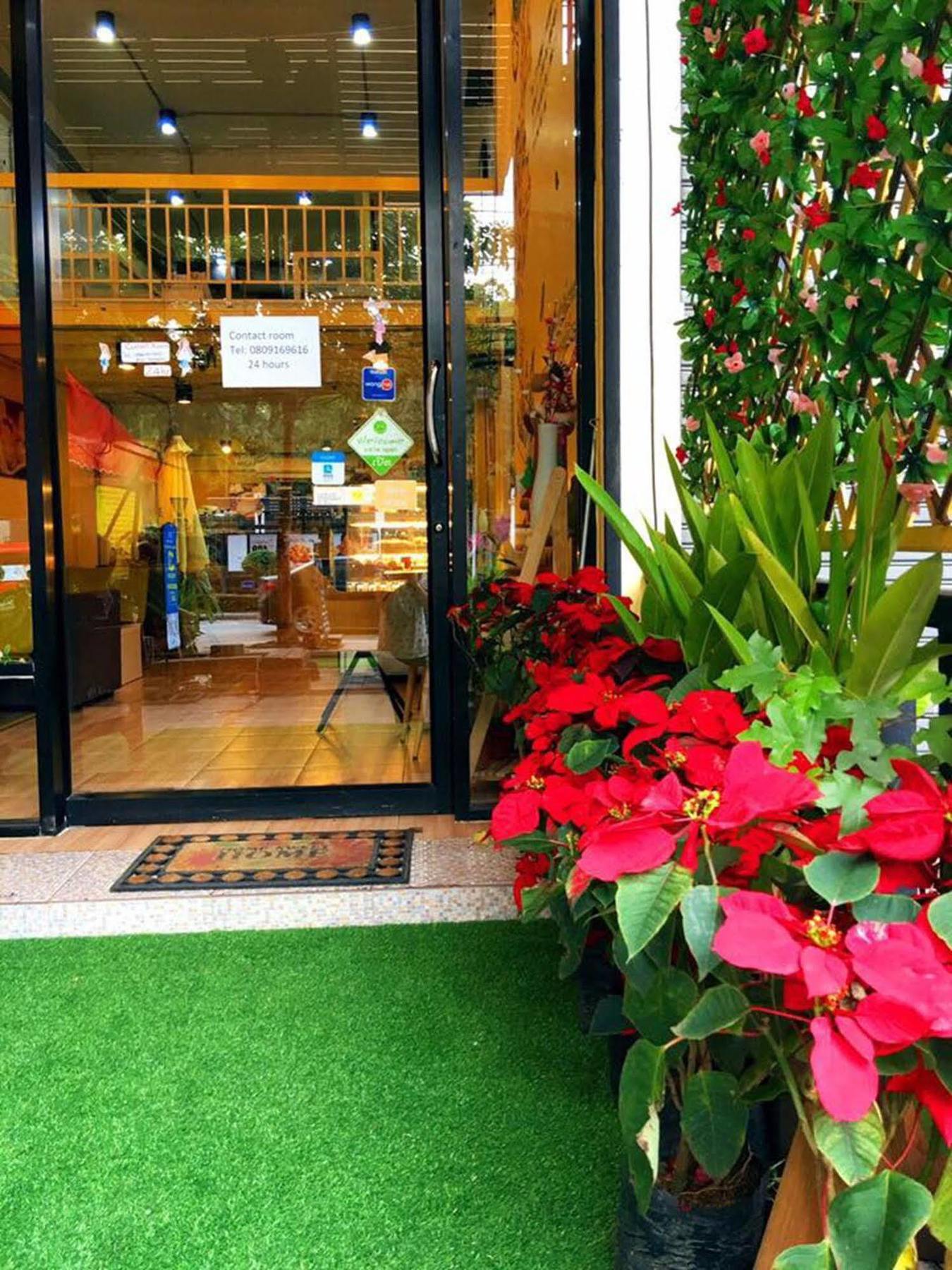 Oyo 743 Sweet Mango Cafe And Hostel チエンマイ エクステリア 写真