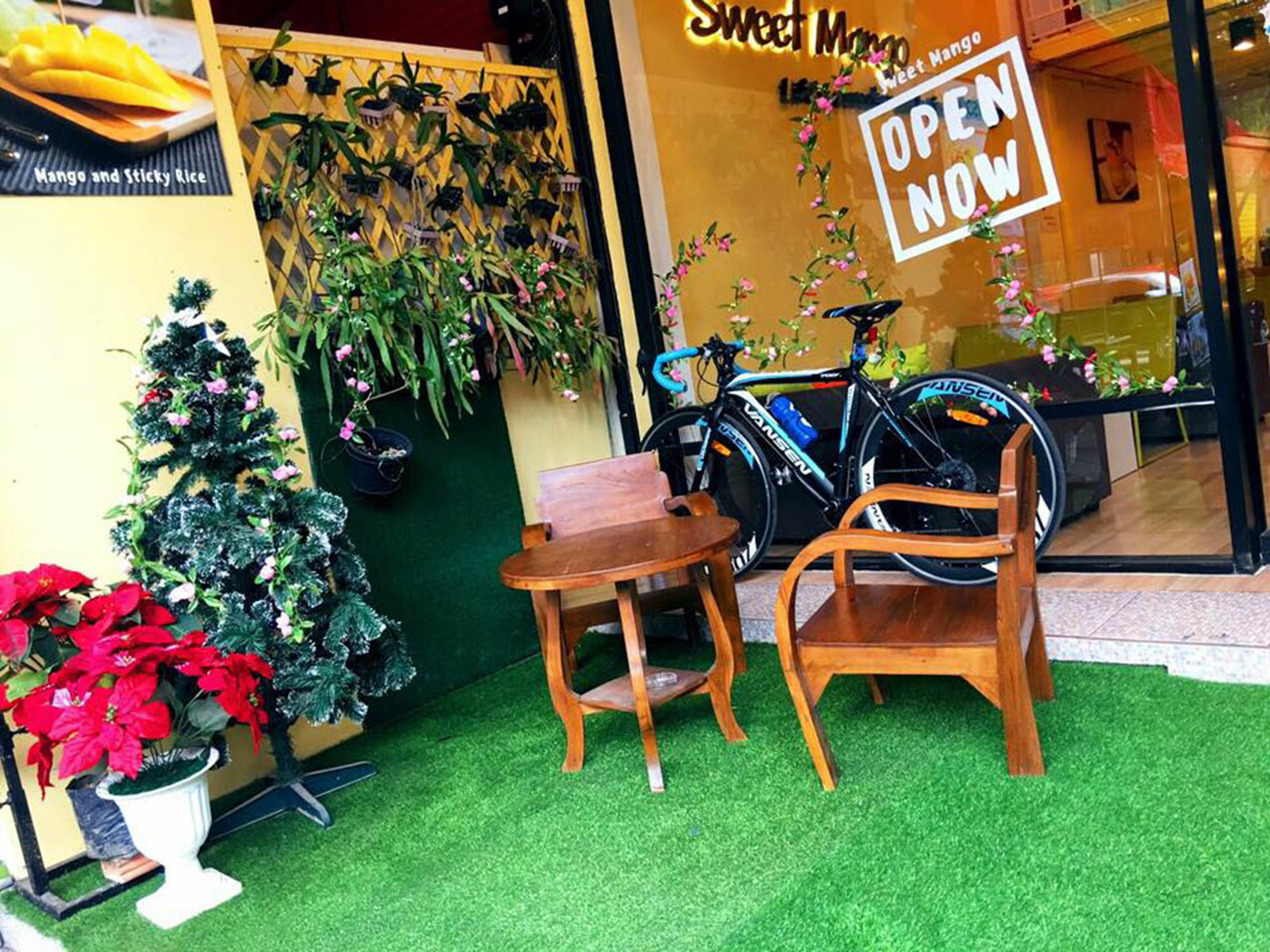 Oyo 743 Sweet Mango Cafe And Hostel チエンマイ エクステリア 写真