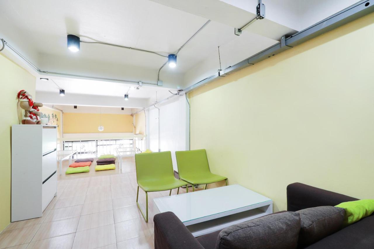 Oyo 743 Sweet Mango Cafe And Hostel チエンマイ エクステリア 写真